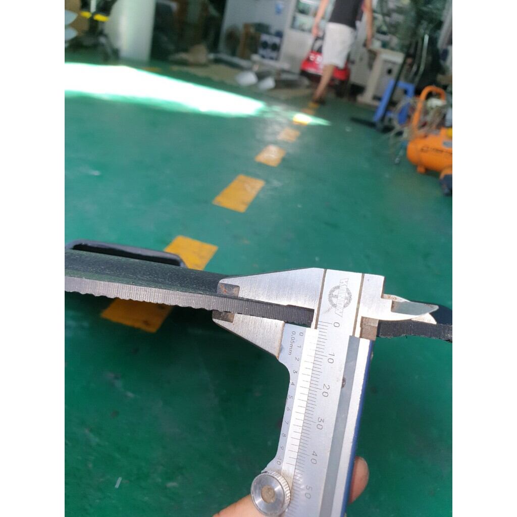 Tấm ốp gầm ( chắn gầm máy ) che khoang máy dưới cho Mitshubishi Xpander