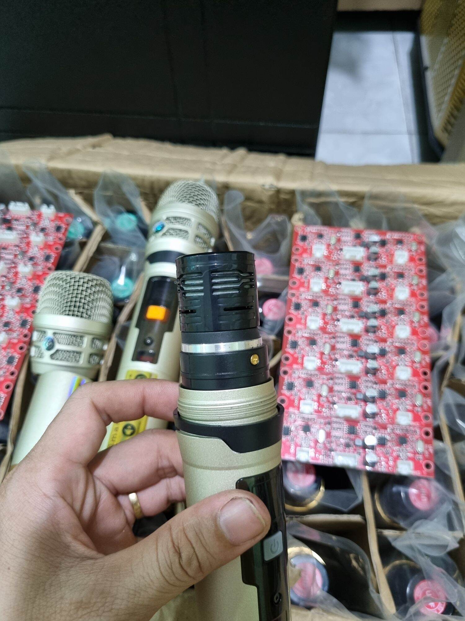 Micro loa kéo ugx chống hú