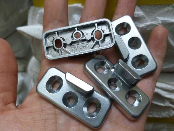Vấu 1 cánh xi mạ đẹp Kinlong lắp cho cửa nhôm các hệ