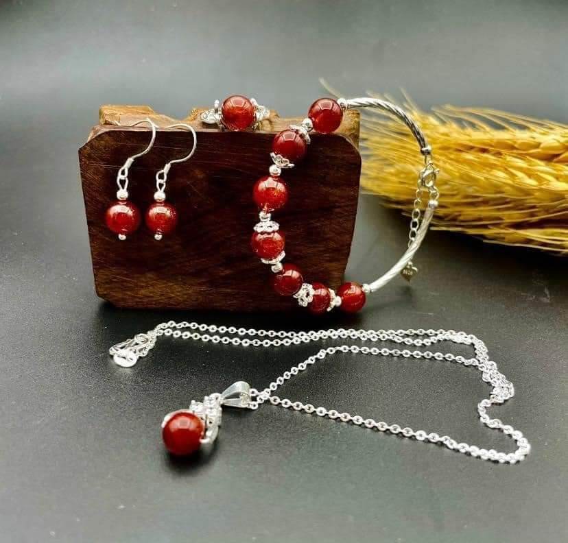 Shop online with Ngọc Bích Jewelry now! Visit Ngọc Bích Jewelry on Lazada.