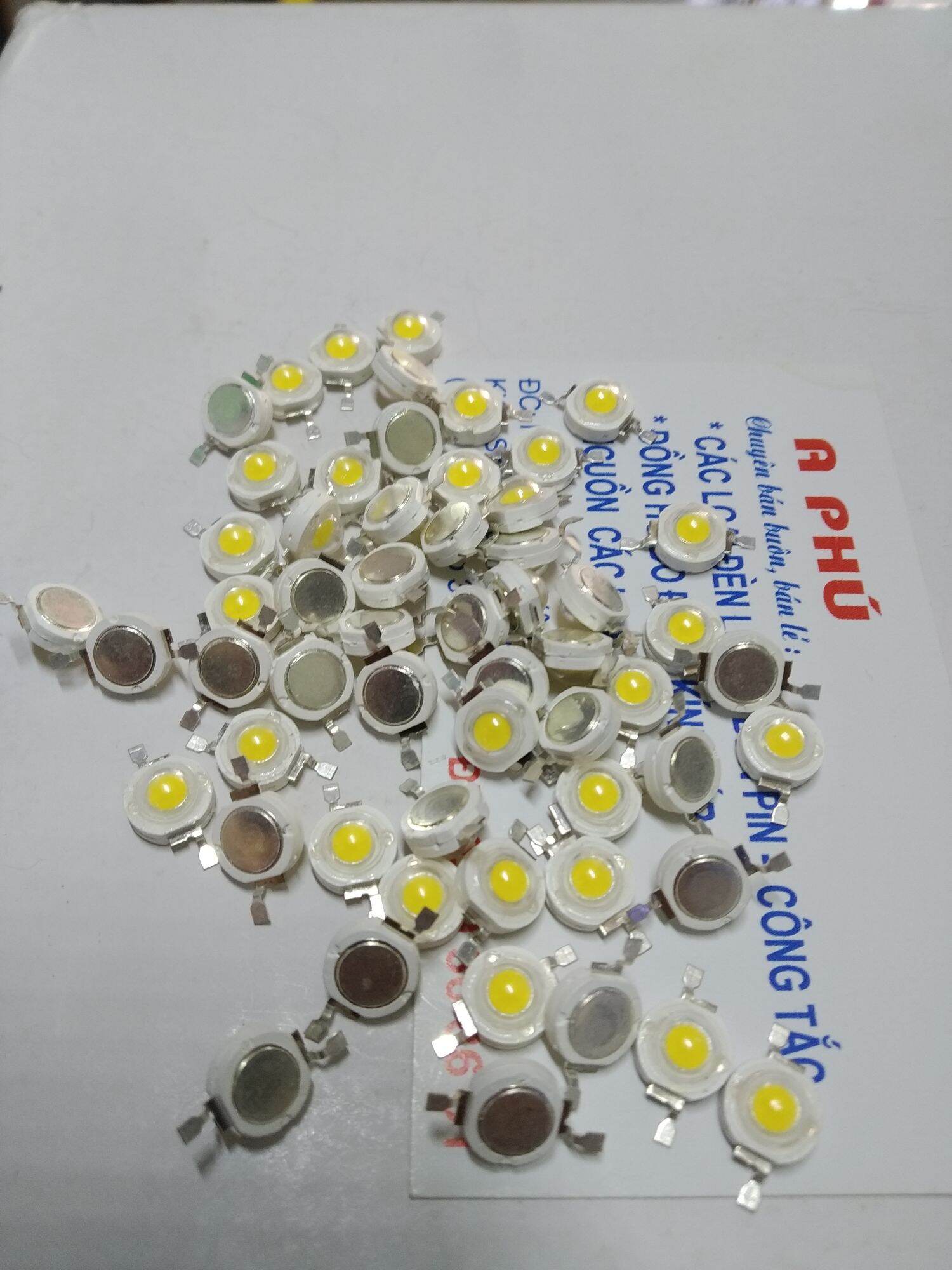 10 nhân led 3 w điện áp 3-3,4v