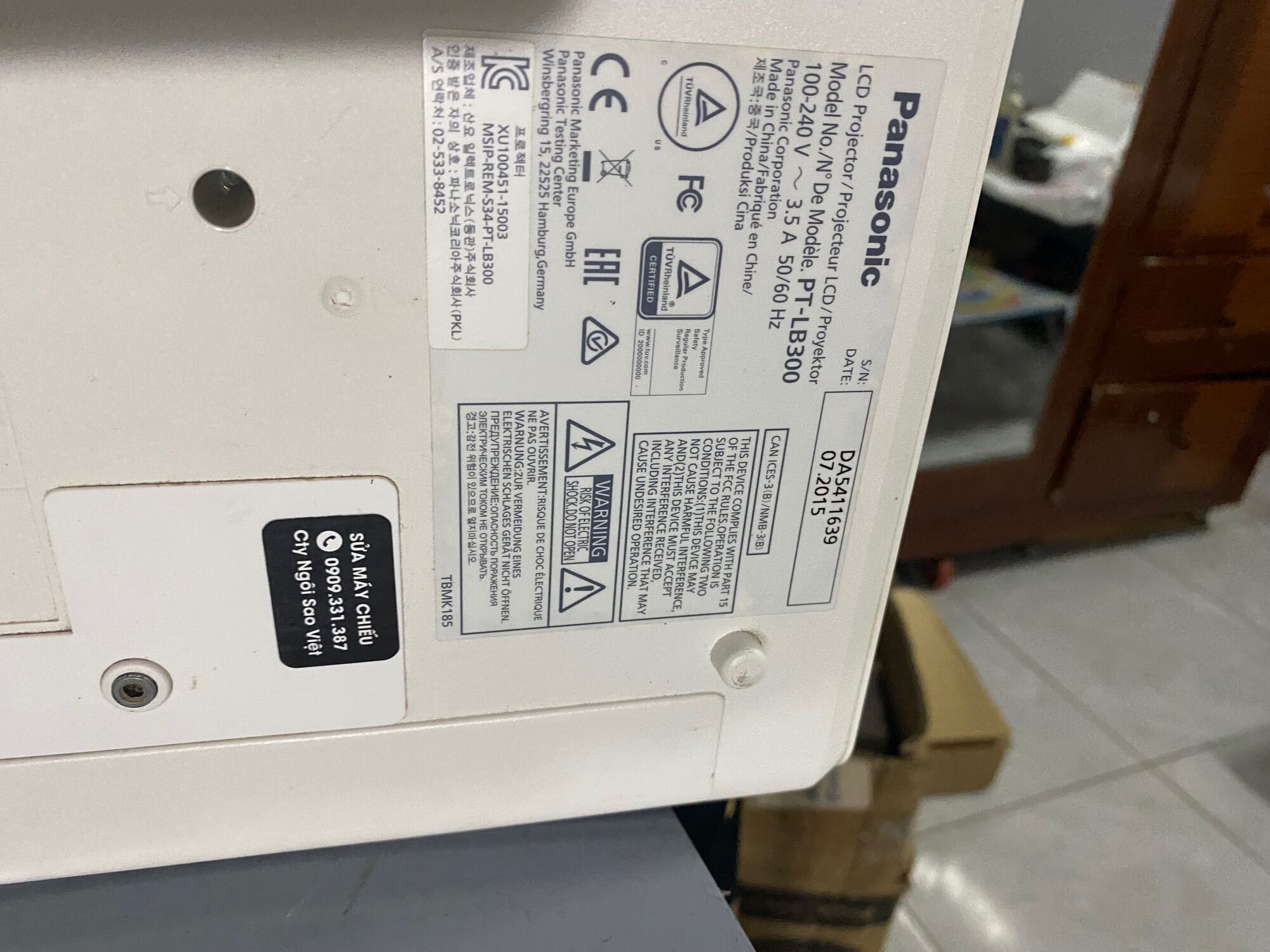 Máy chiếu dạy học Panasonic PT-LB300