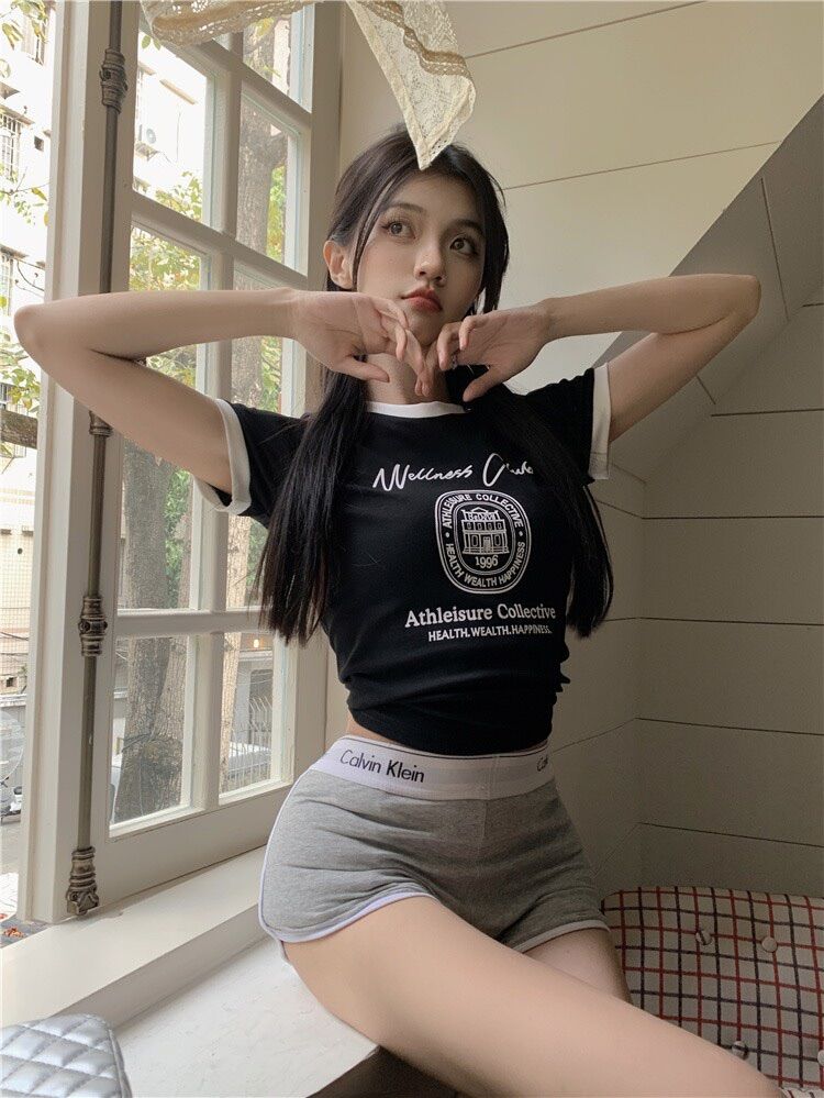 Áo croptop colective cổ viền BG