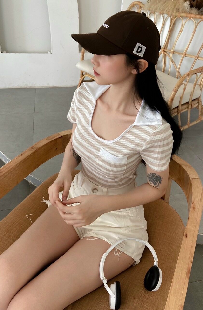 ÁO THUN GÂN KẺ SỌC NGANG VIỀN CỔ U