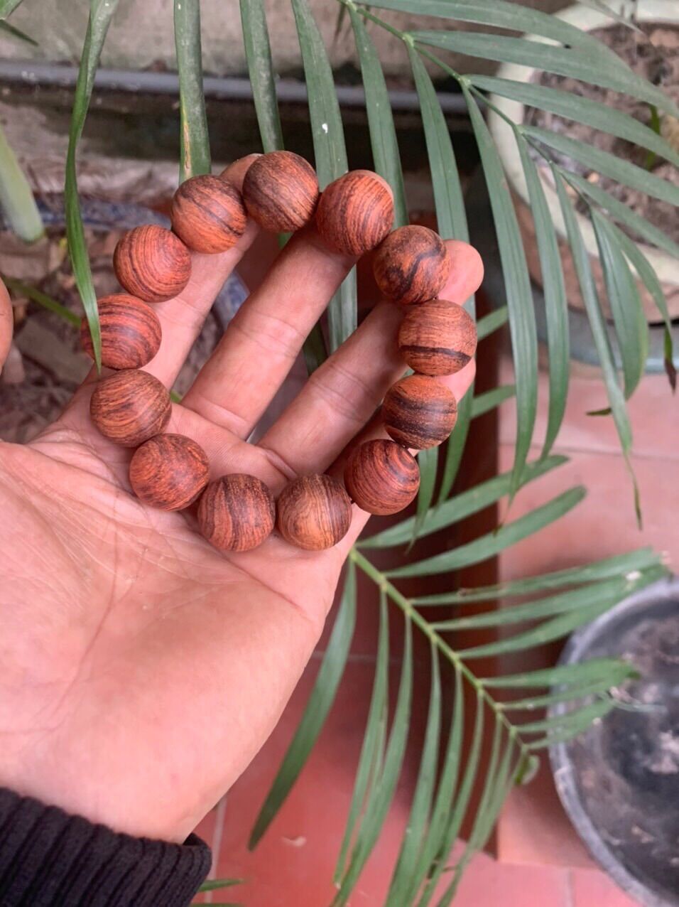 vòng hạt gỗ sưa đỏ hàng để mộc các loại !