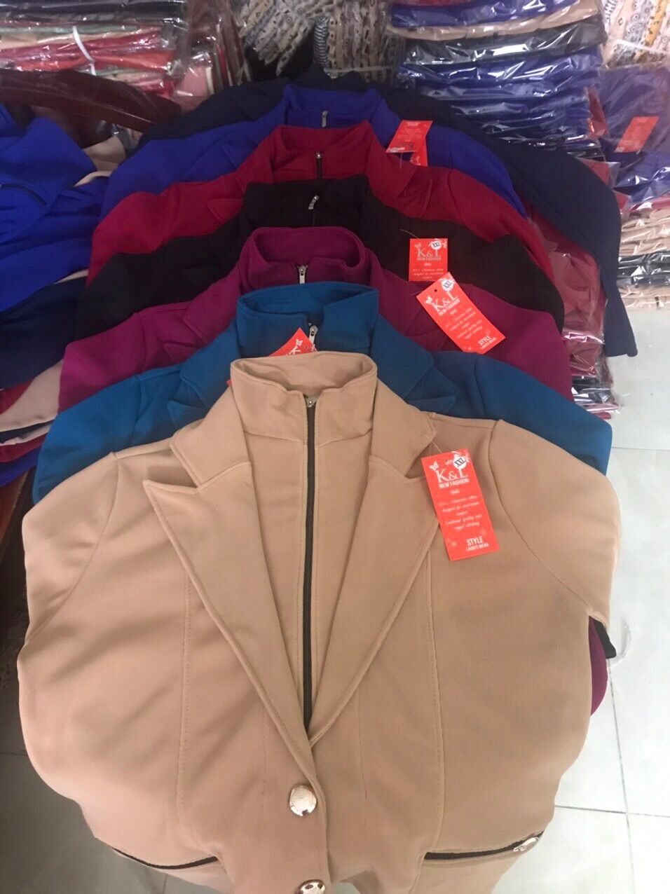 Áo khoác kiểu vét có dây kéo cổ