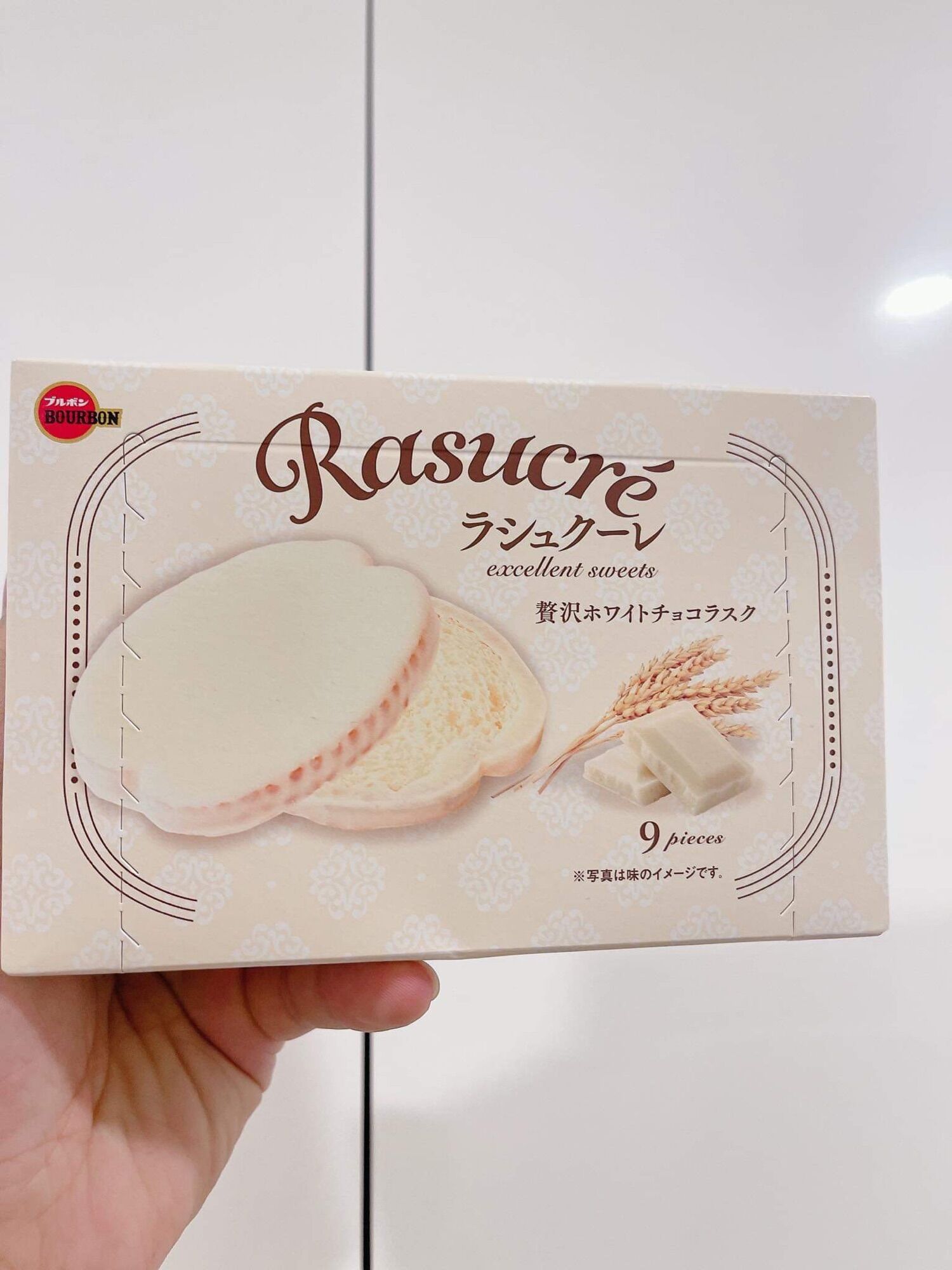 Bánh Quy Phủ Socola Trắng Bourbon Rasucre Nhật Bản