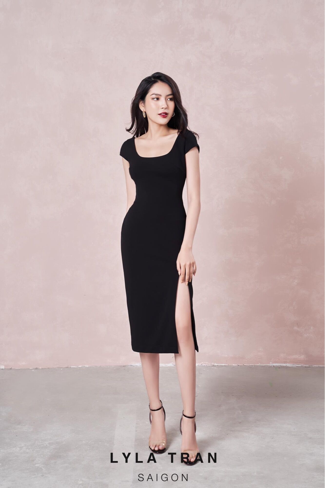 Đầm body đan dây lưng xẻ đùi màu đen (QUINN)