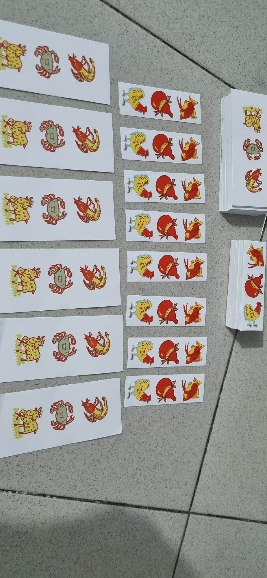 tem dán hột bầu cua.(24-28 li) 10 bộ. dán 30 hột