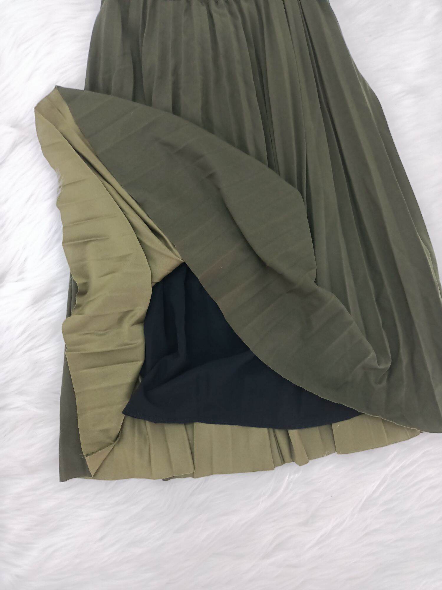 chân váy xếp ly màu rêu size S, có lưng chun