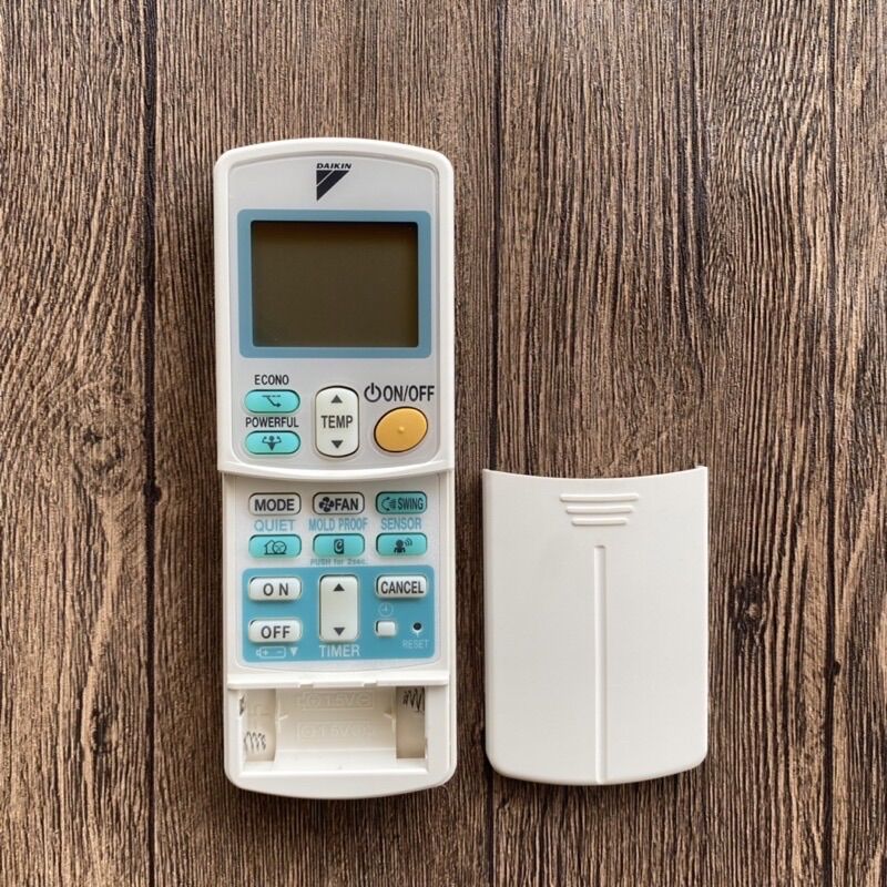 REMOTE MÁY LẠNH DAIKIN CHÍNH HÃNG 2 nút xanh ( tặng pin )