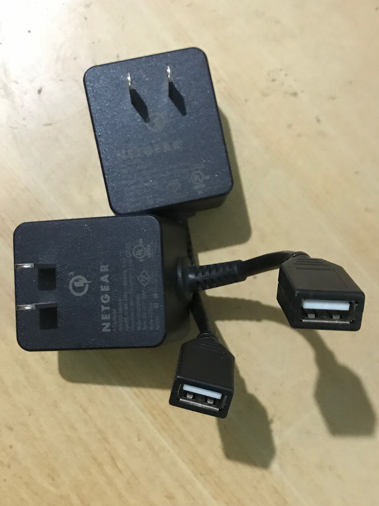 SẠC  NHANH SẠC ĐIỆN THOẠI NETGEAR  5V   2A (1c )