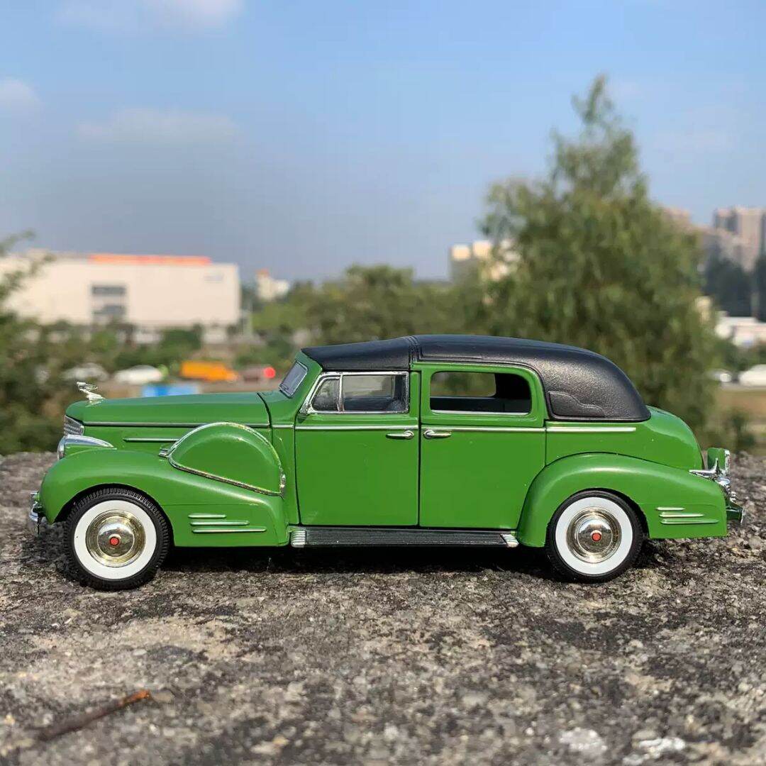 Xe mô hình Cadillac hợp kim 1:32