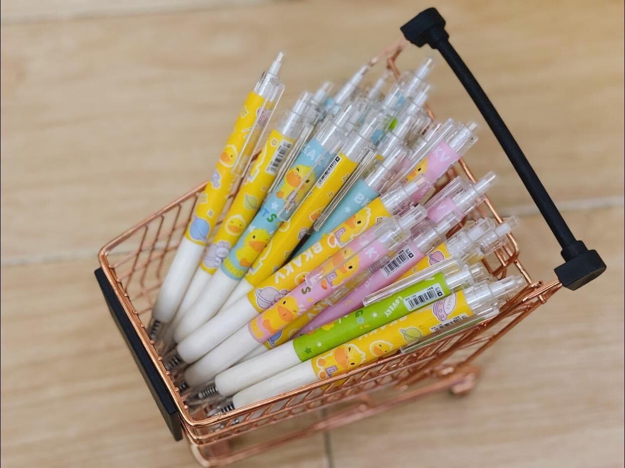 Bút bi bấm con vịt vàng