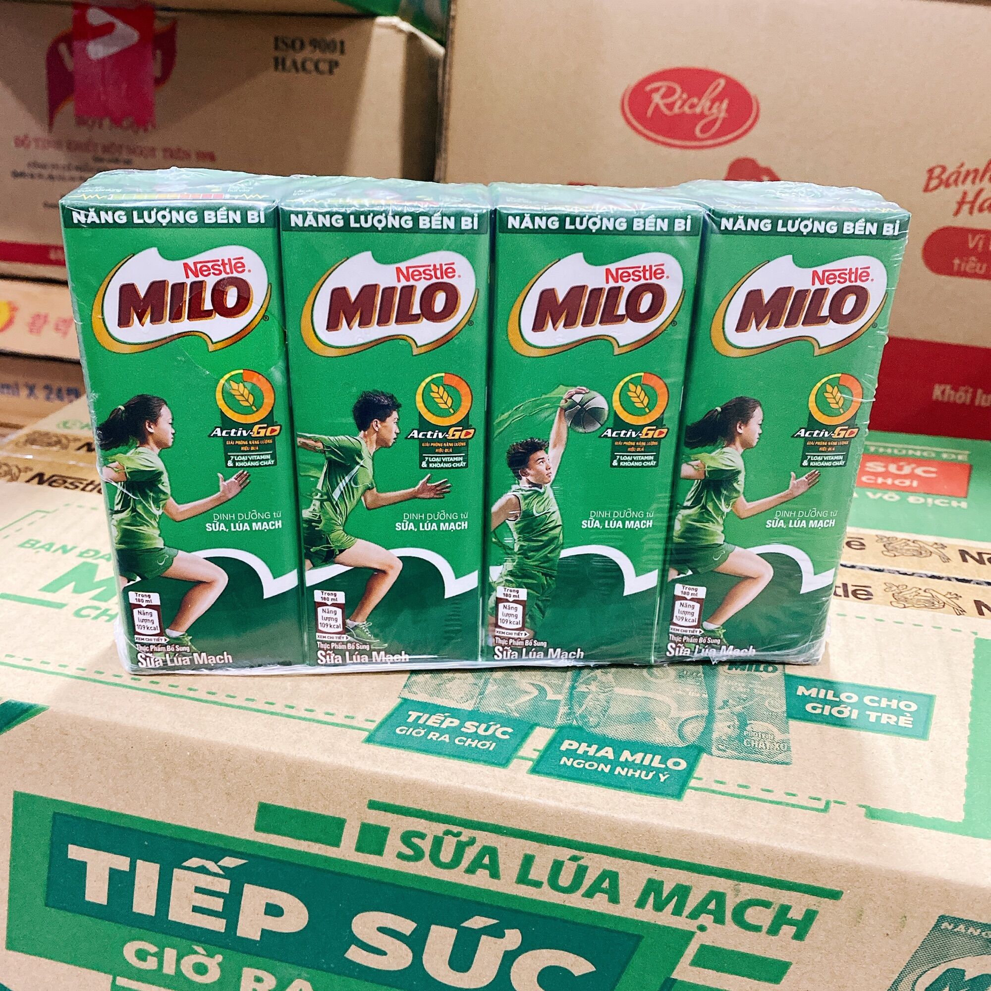 Lốc 4 hộp x 180ml sữa Milo Sữa lúa mạch Nestle -Date mới 8 tháng
