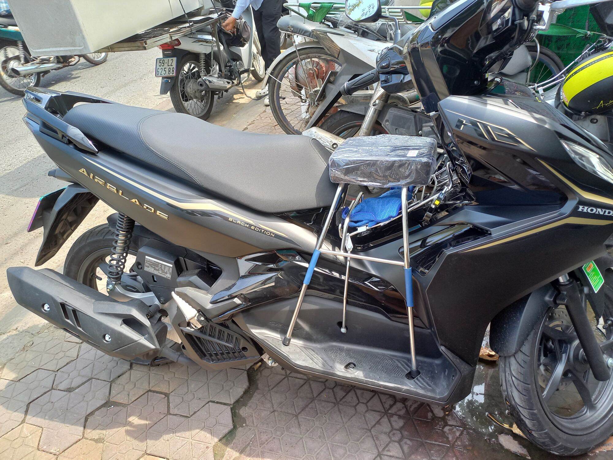 Ghế ngồi xe máy cho bé xe AB - PCX - NVX (Ghế 4chân)