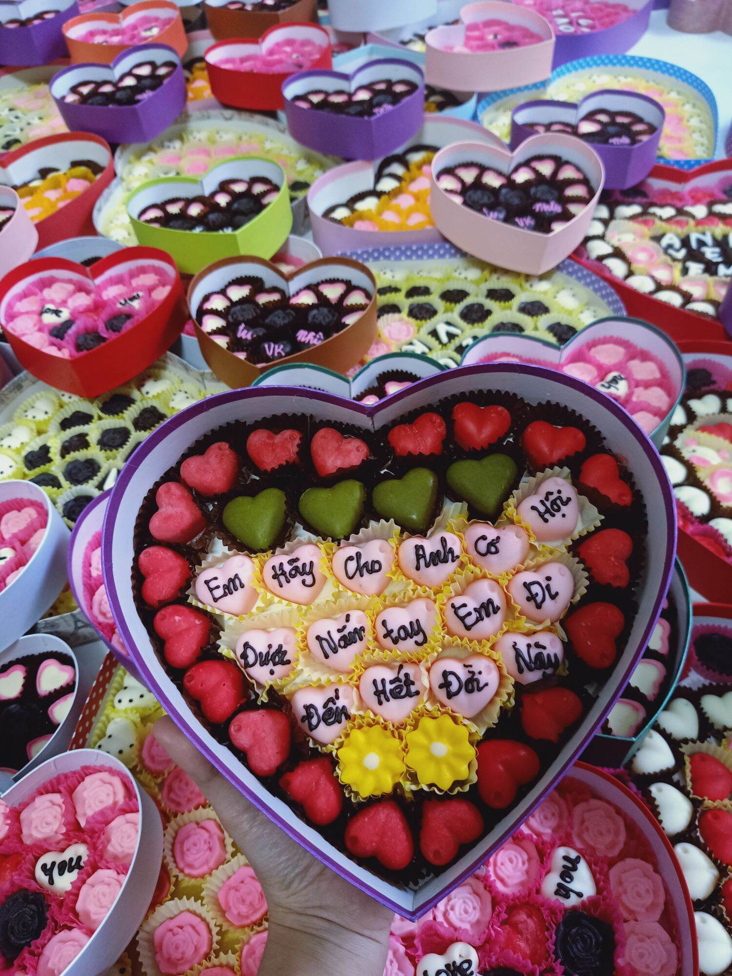 Hộp socola VALENTINE theo yêu cầu ( kèm thiệp)