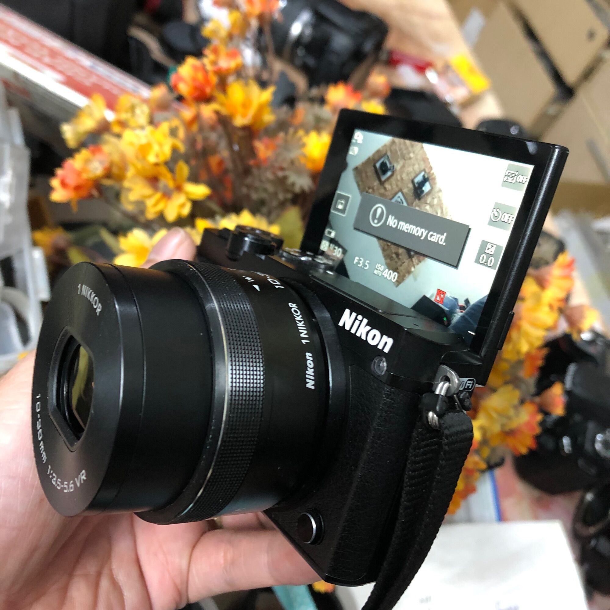 Máy ảnh không gương lật nikon 1 j5 kèm 10-30 quay phim 4k