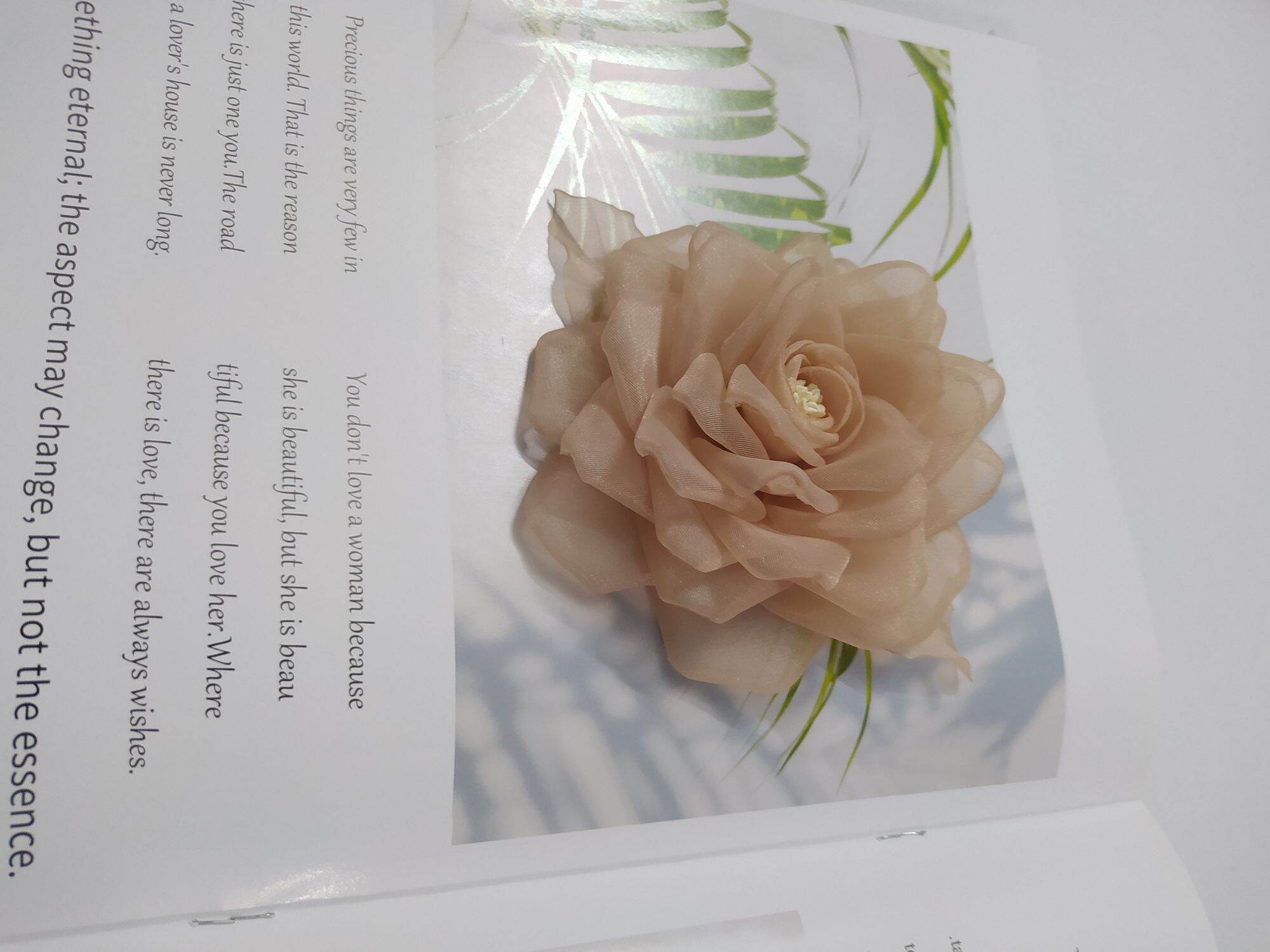 Hoa cài áo handmade Canto màu be