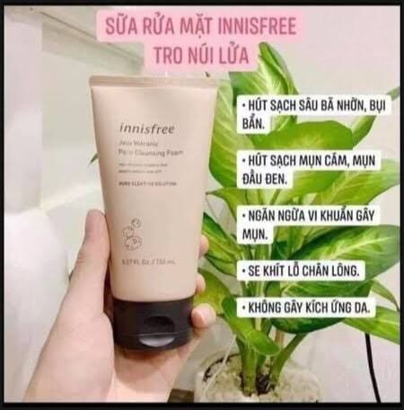 Sữa rửa mặt Innisfree tro núi lửa 150ml ( màu kem )