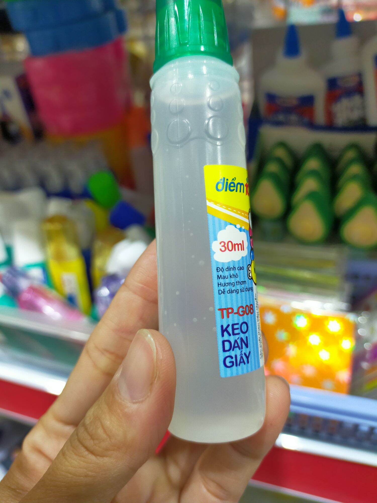 3 Pieces of Paper Dry Glue