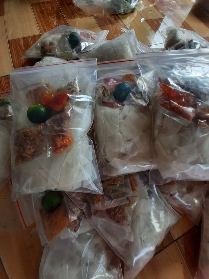 Bánh tráng phơi sương kèm combo trộn .50k/6bich