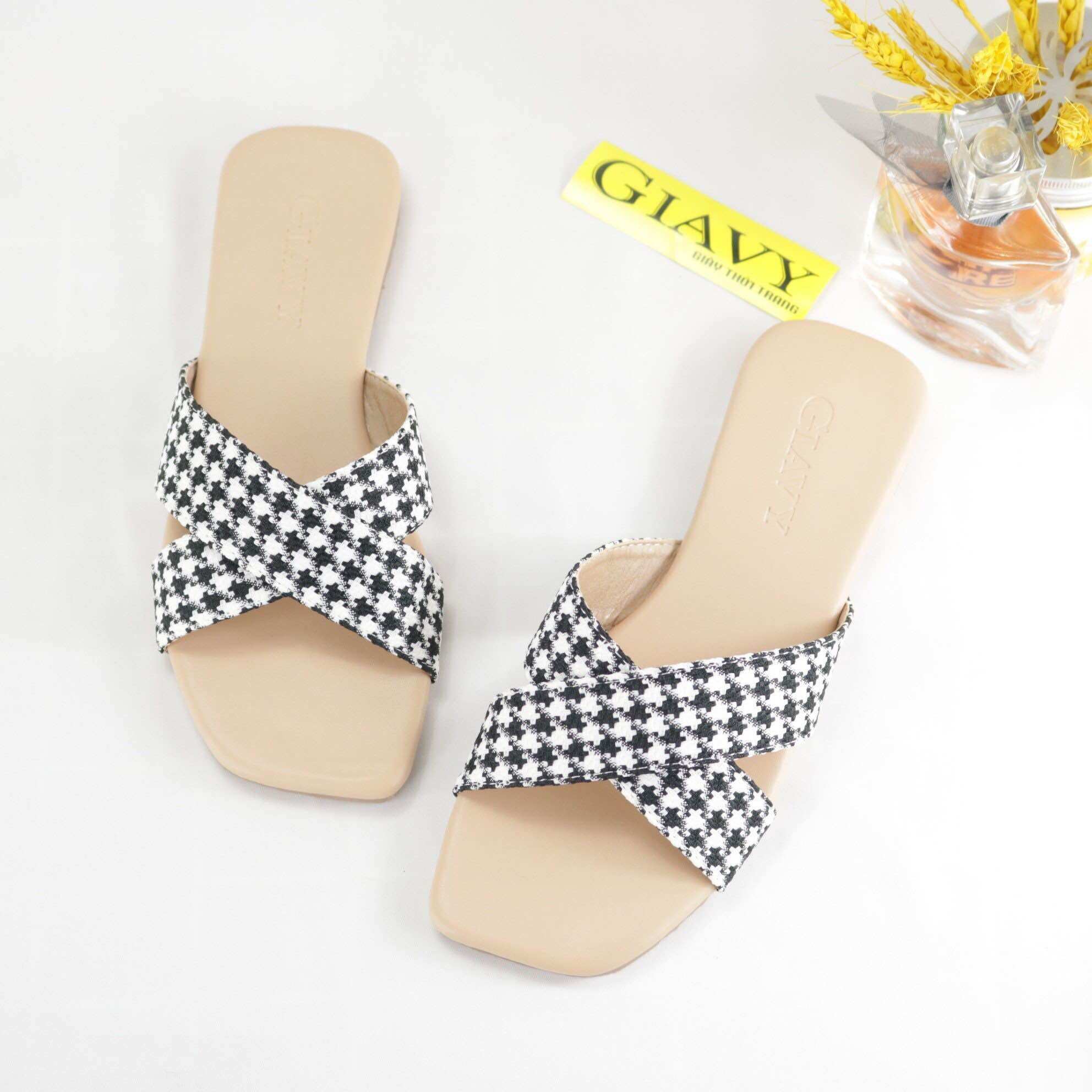 Dép nữ quai chéo hoạ tiết caro đen, dép quai vải lót da PU, mặt đế da PU, đế cao su chống trơn trượt