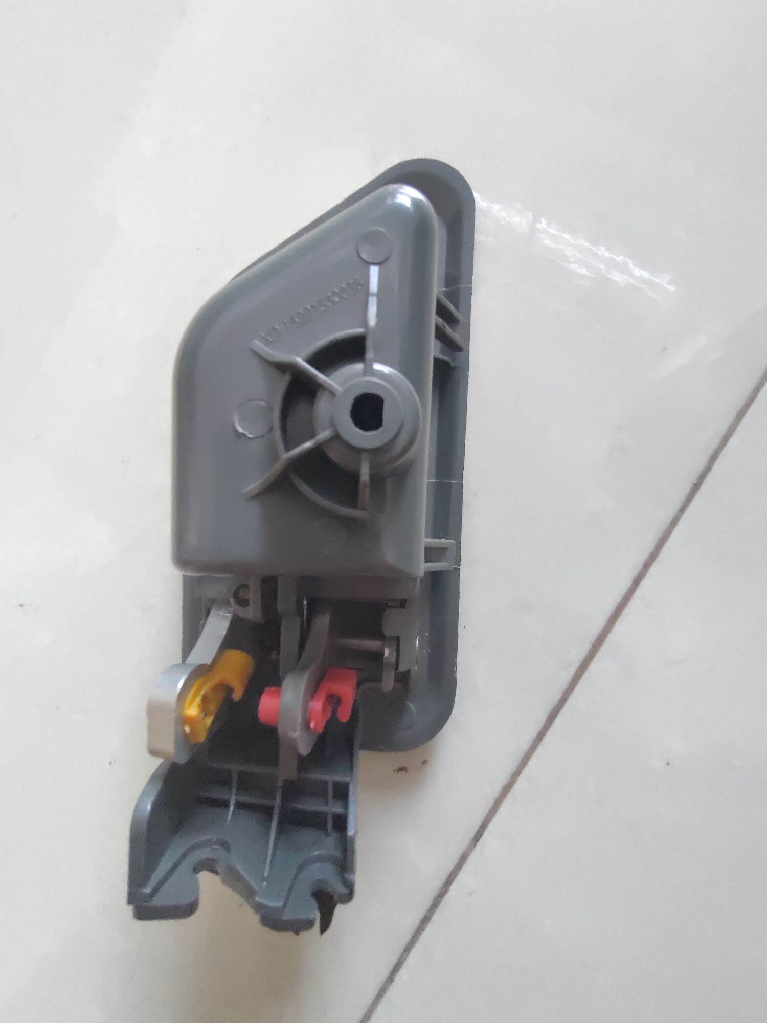 Tay mở cửa trong Shacman M3000 trái L