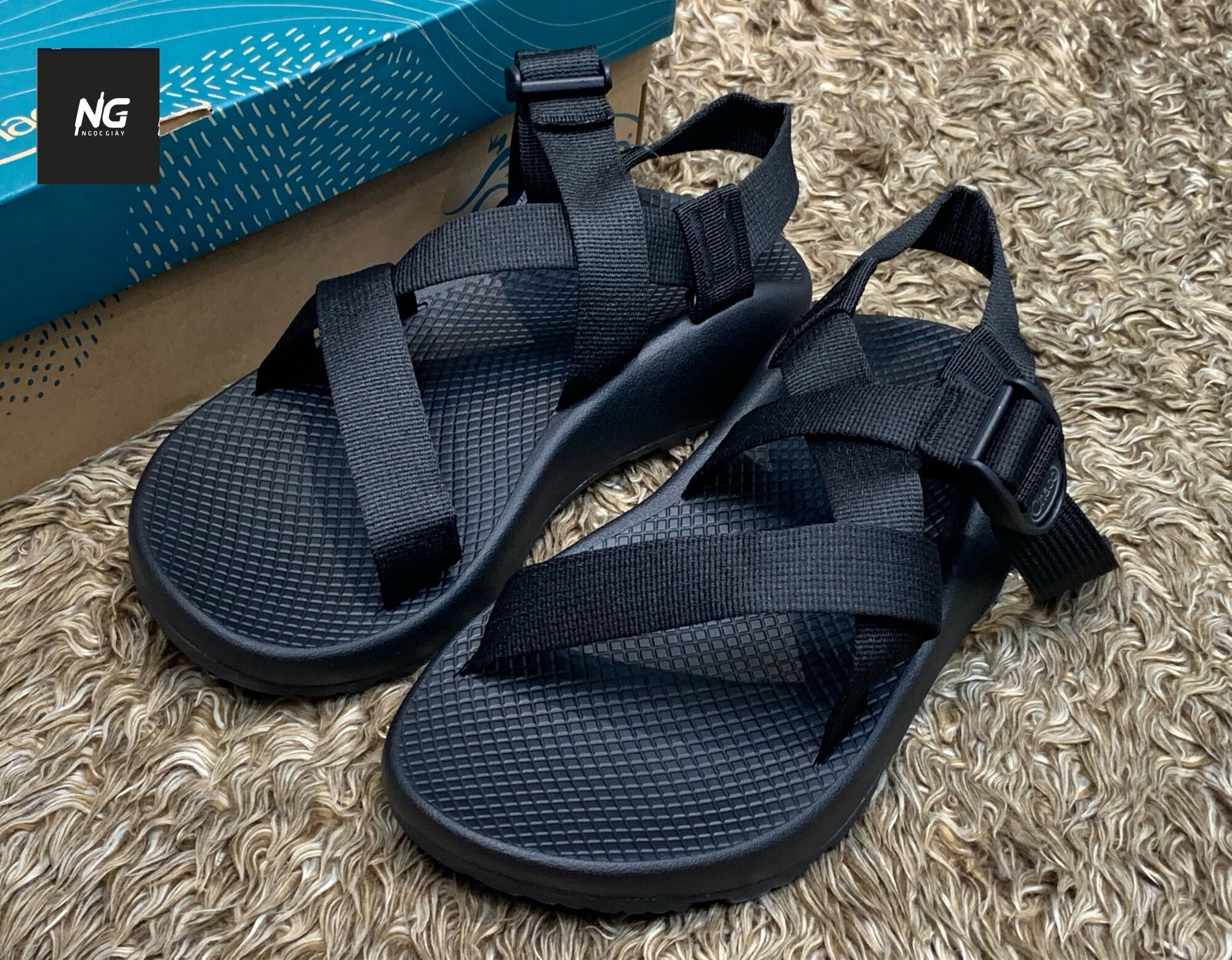 Quai hậu Sandal Chaco J105375 màu full đen authentic