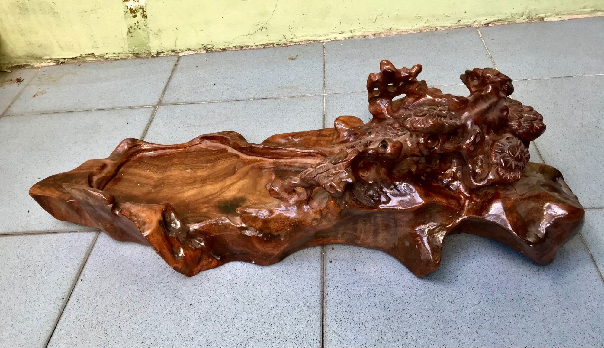 Khay trà Tùng gỗ xá xị (gù hương)
