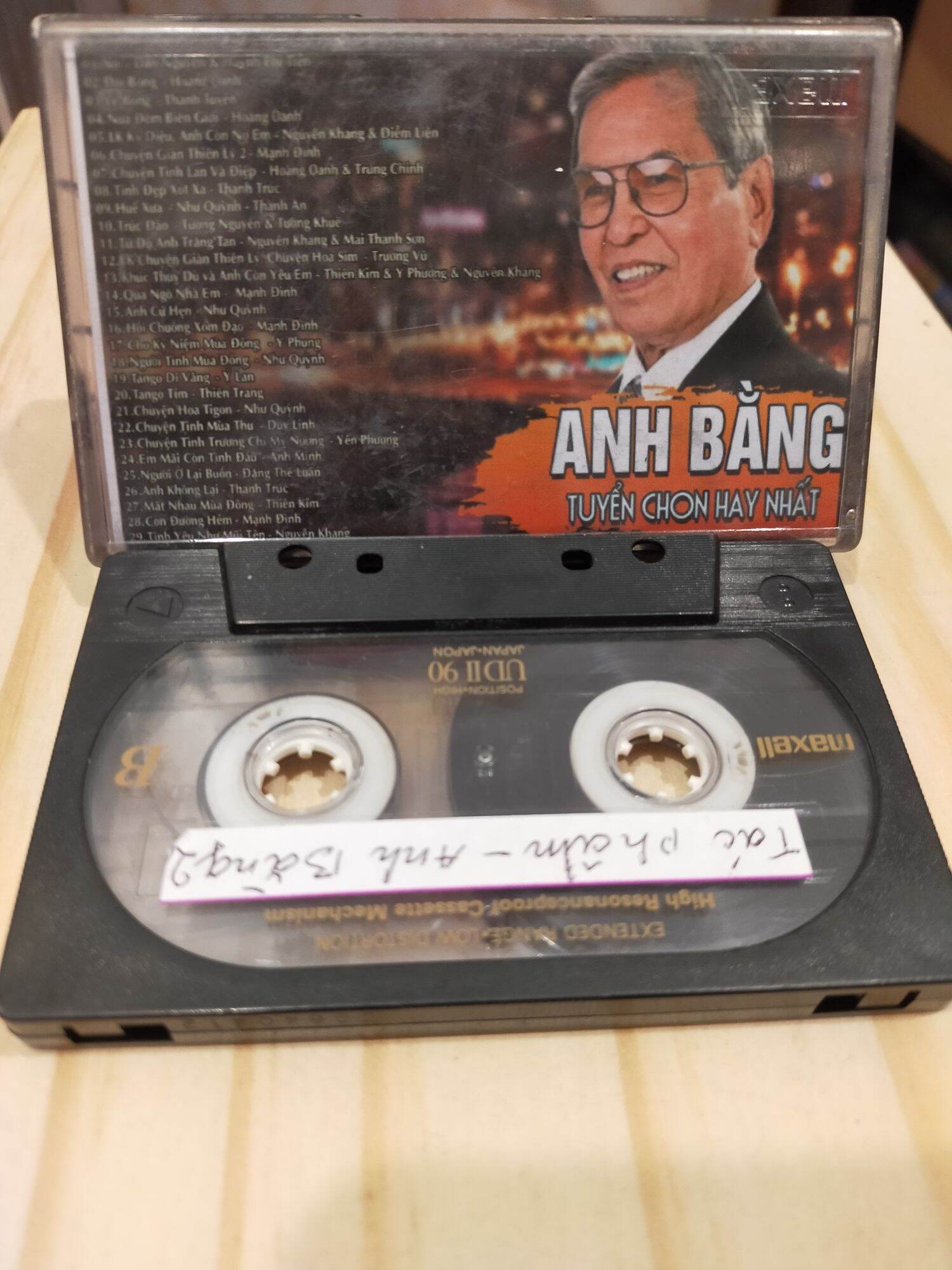 1 băng cassette Maxell UD2 tình khúc anh bằng( lưu ý: đây là băng cũ