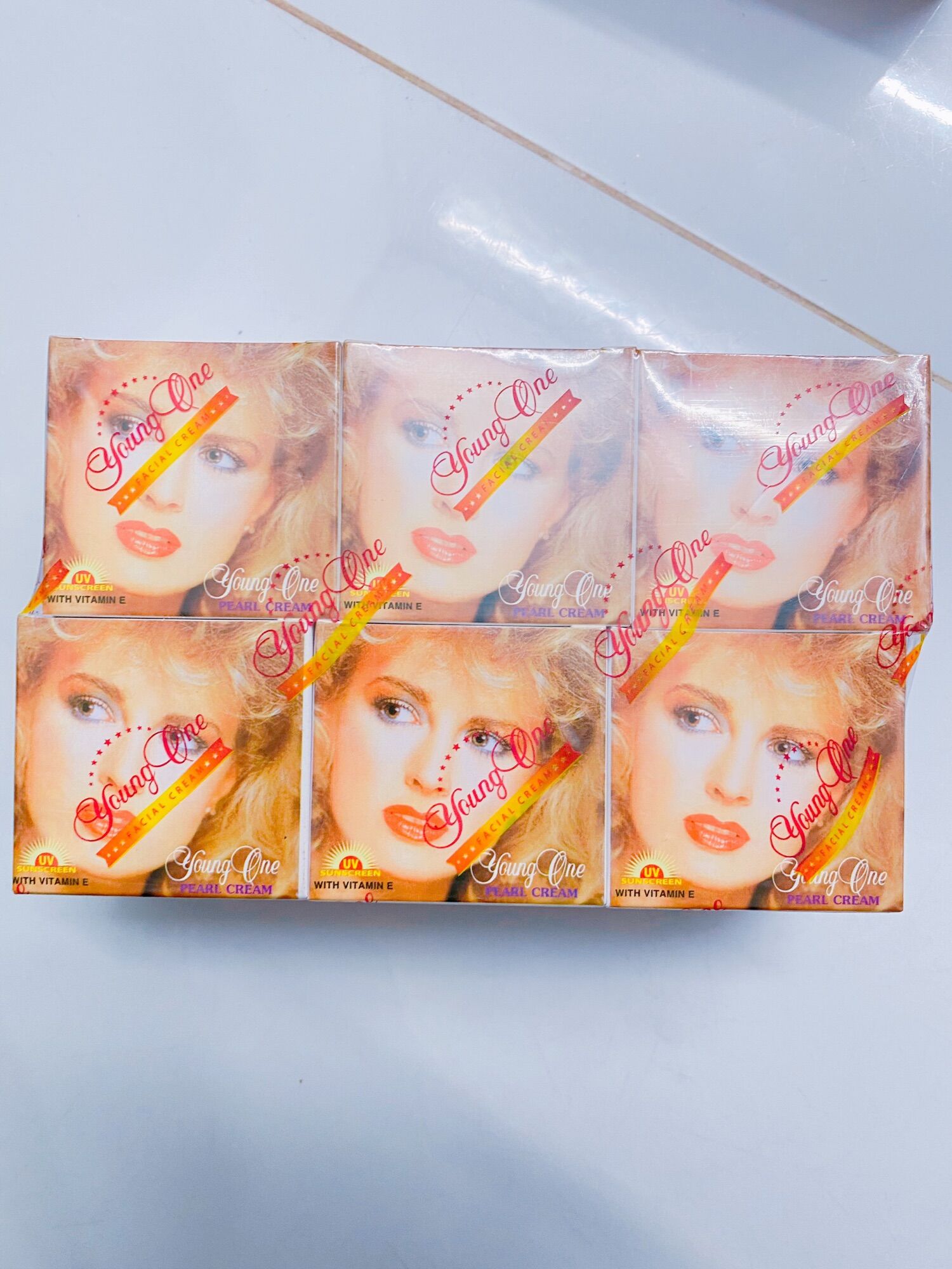 Sỉ lố 12 hộp kem xù-one-emoon-pc-dnow-pop