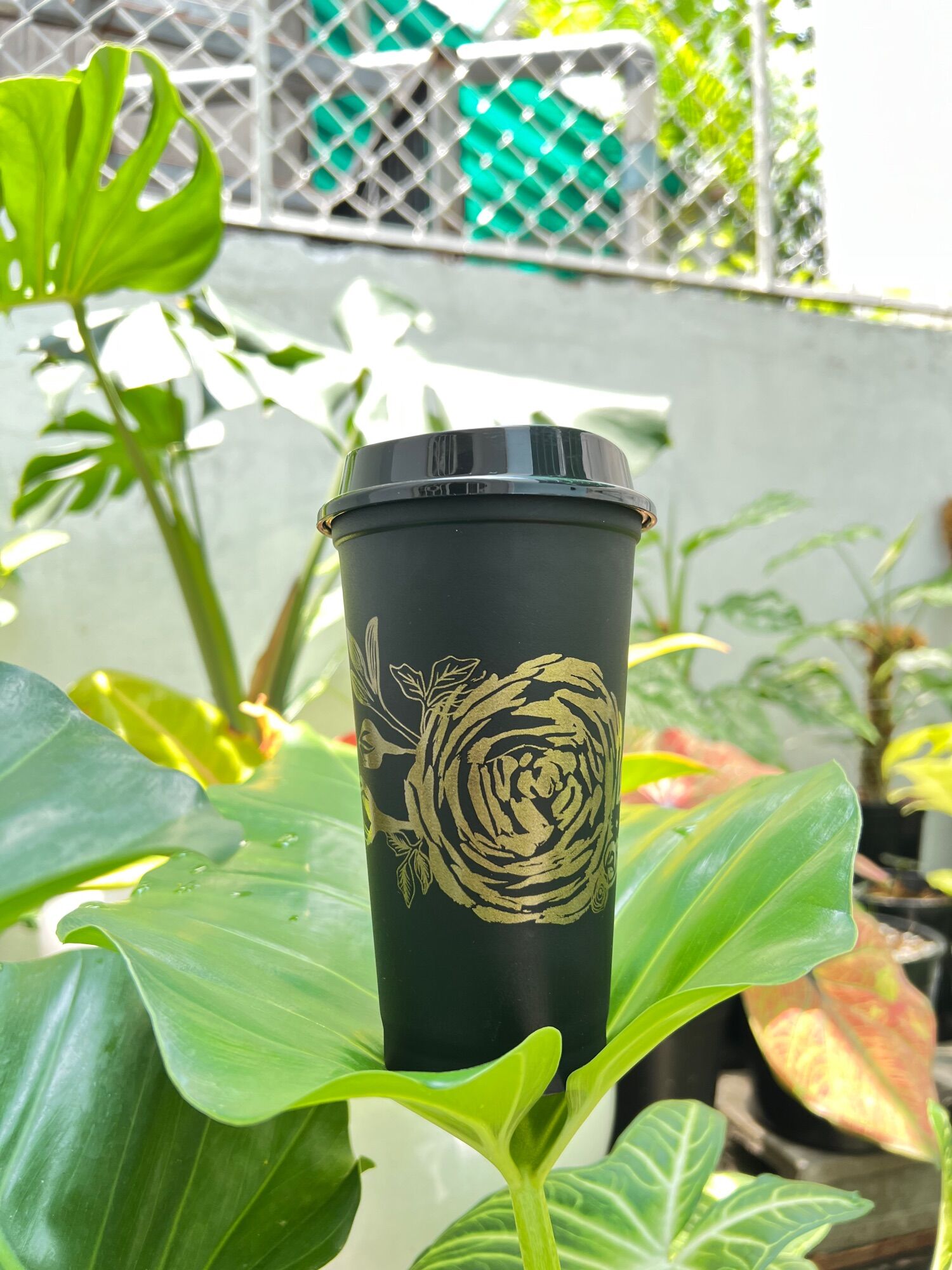 Ly nhựa starbucks u.s black & gold rose reusable 473ml