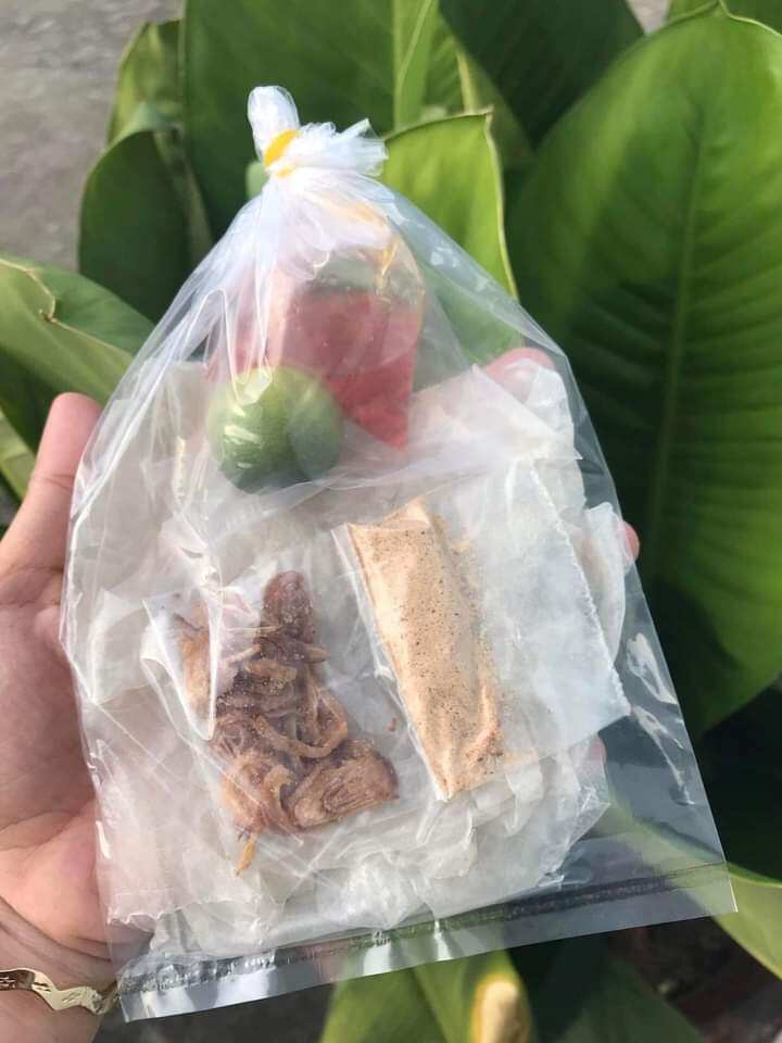 bánh tráng xì ke. (sa tế, tỏi phi, tép, muối tôm)