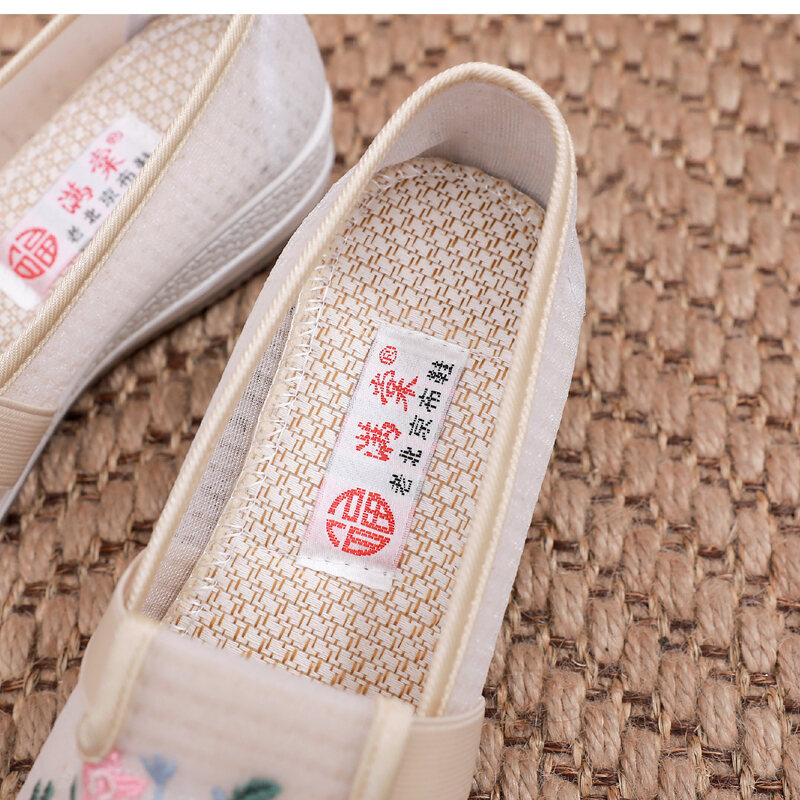 Giày Vải Bắc Kinh Cổ Miệng Nông Mùa Hè Giày Cho Mẹ Mặt Lưới Thoáng Khí Cho Nữ Giày Lưới Nữ Phong Cách Cổ Điển Thường Ngày Chống Trượt Thêu Hoa Đế Xuồng