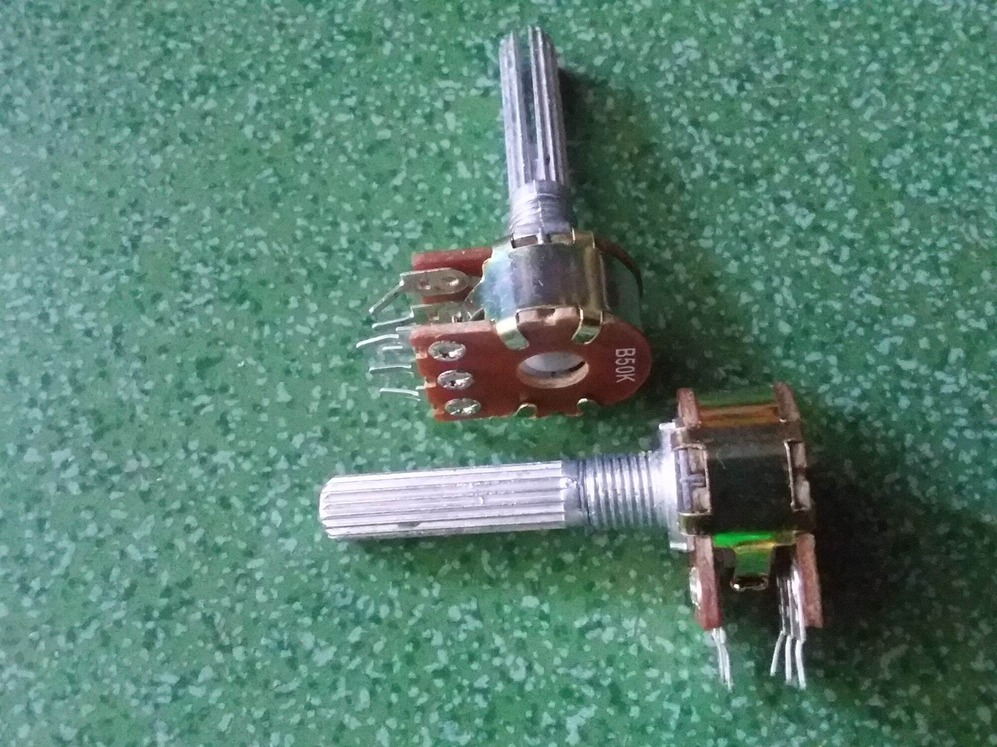 5 chiếc volume' đôi cán dài 3 cm chân ngay 50k