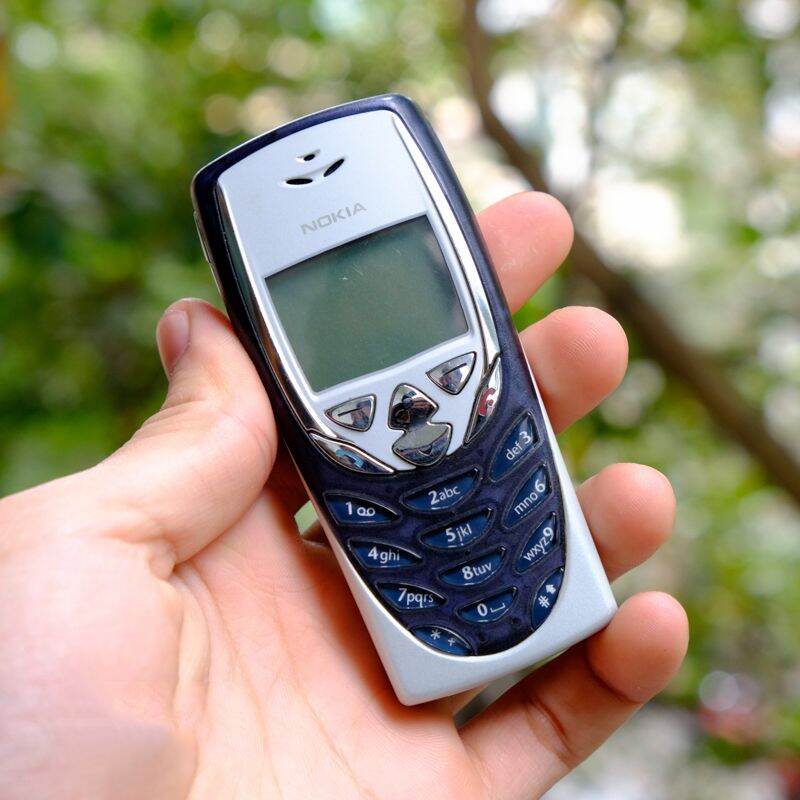 Điện thoại nokia 8310 / zin đủ phụ kiện.