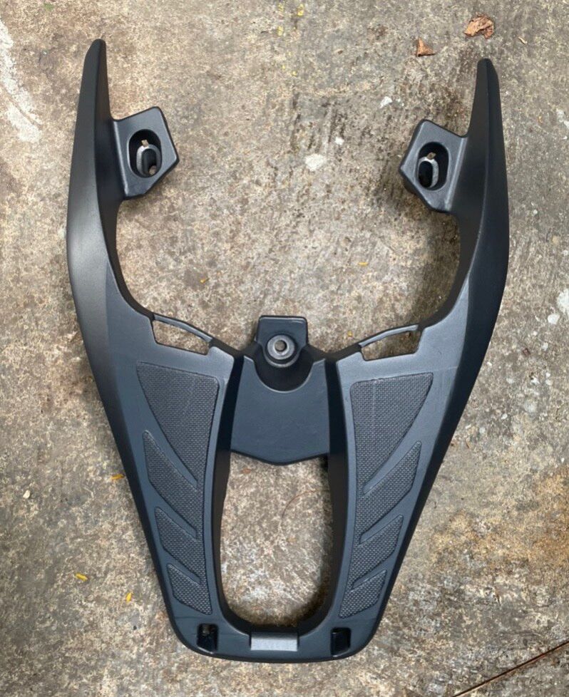 Cảng sau air blade 2013 -2022 kim loại sơn đen