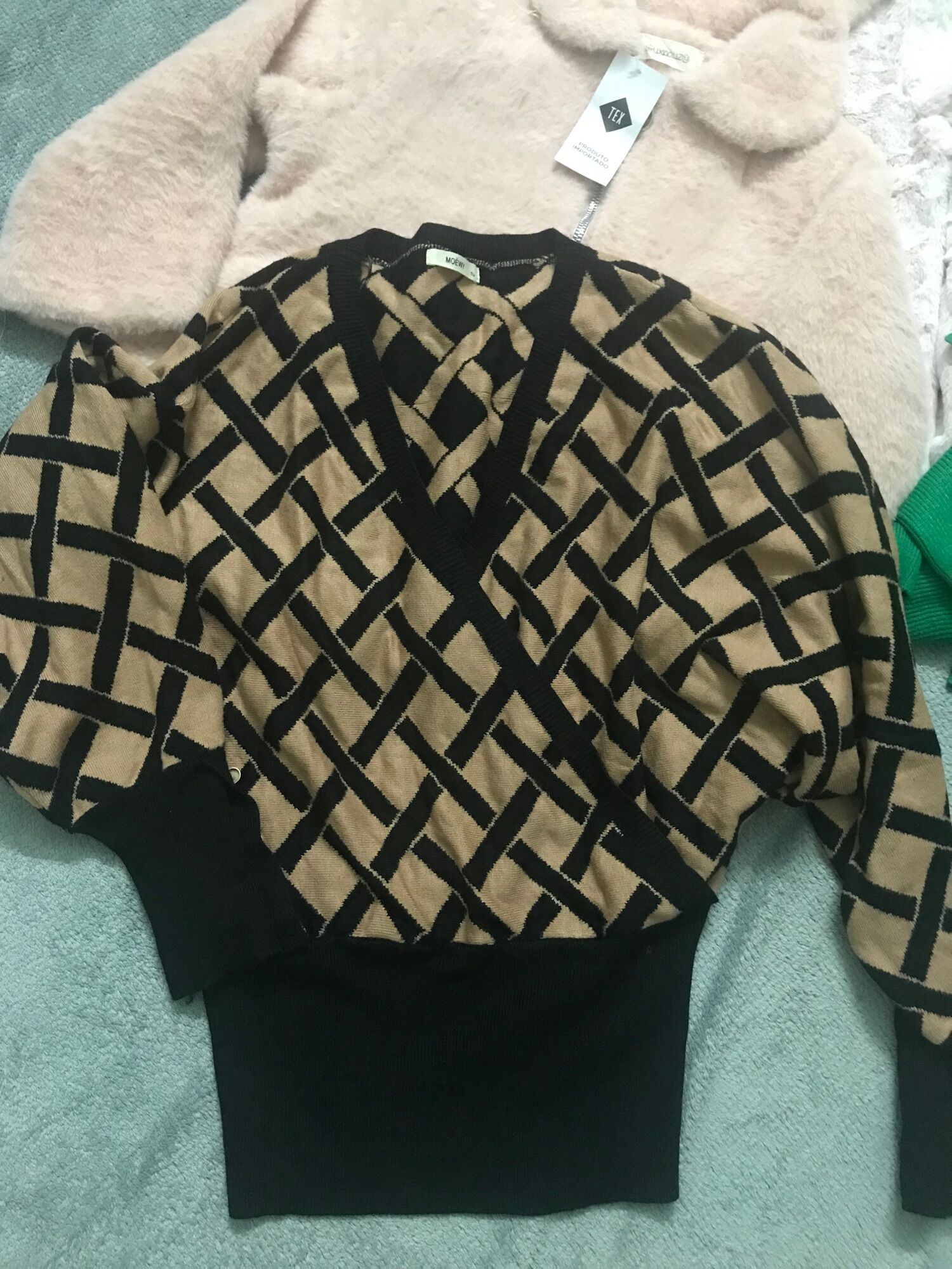Áo len nữ kiểu caro bo eo