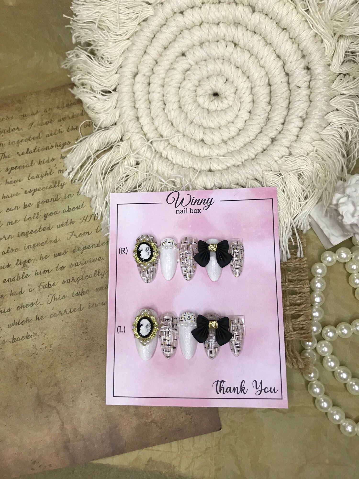Nailbox móng up móng giả trắng đen cham thiên thần