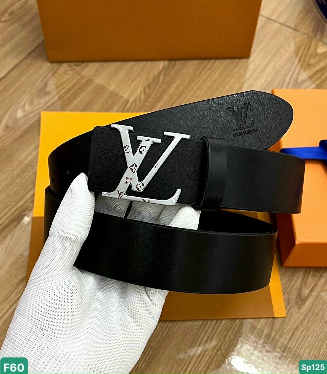 Thắt lưng nam lv, dây nịt mặt hoa trắng da thật, đuôi dây dập logo hãng, tặng hộp thẻ đầy đủ