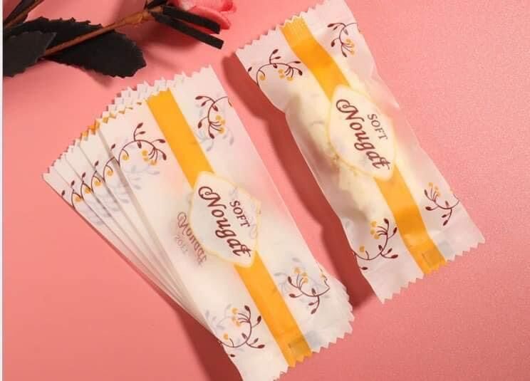 Túi đựng kẹo nougat 200c mẫu chữ vàng
