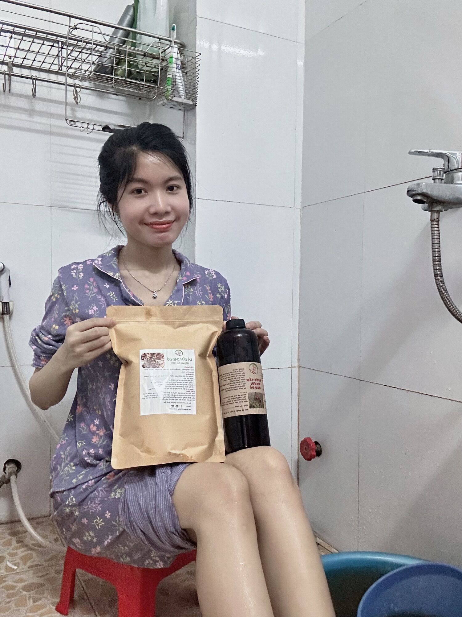 NƯỚC TẮM NGƯỜI DAO ĐỎ SAU SINH