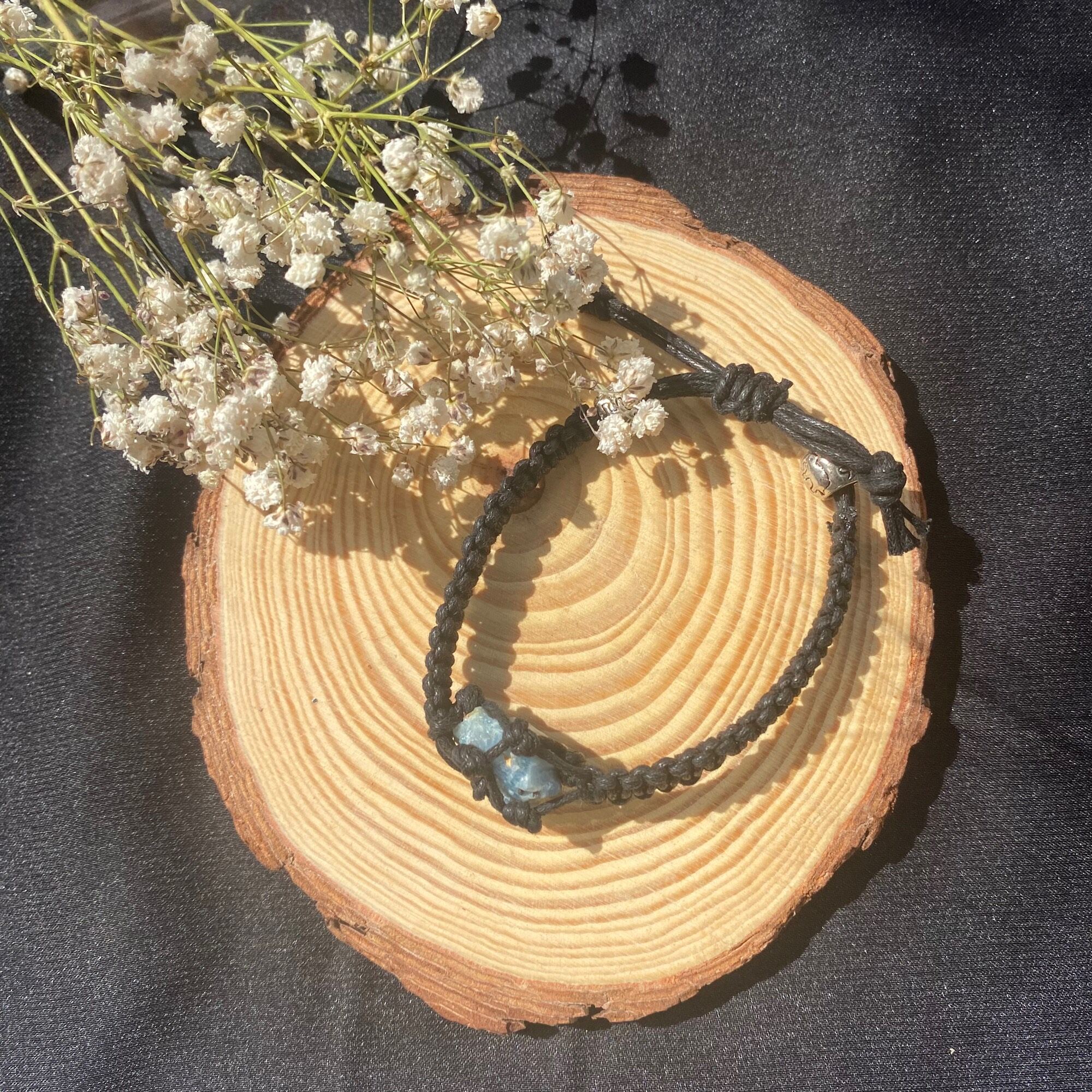 Vòng Tay Handmade Đá Aquamarine Macrame