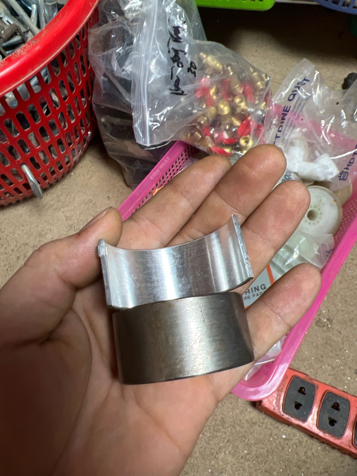 Bạc biên máy dầu D8
