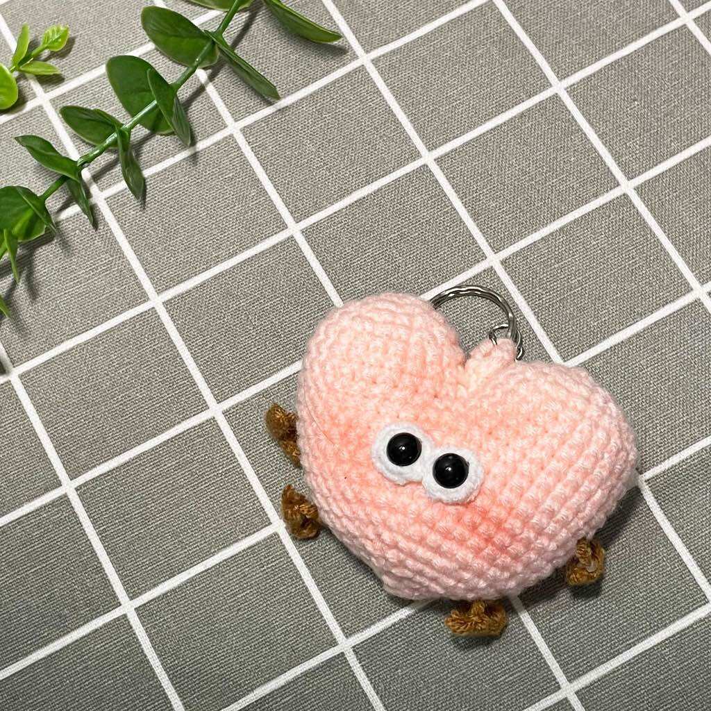 Móc khoá trái tim handmade bằng len