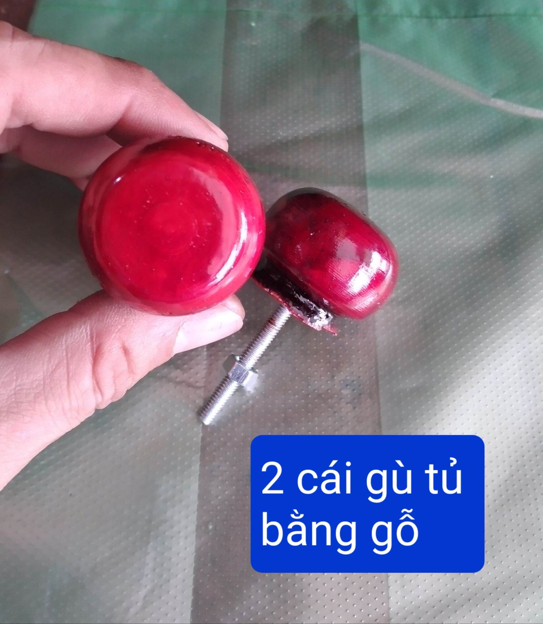 2 cái gù tủ bằng gỗ
