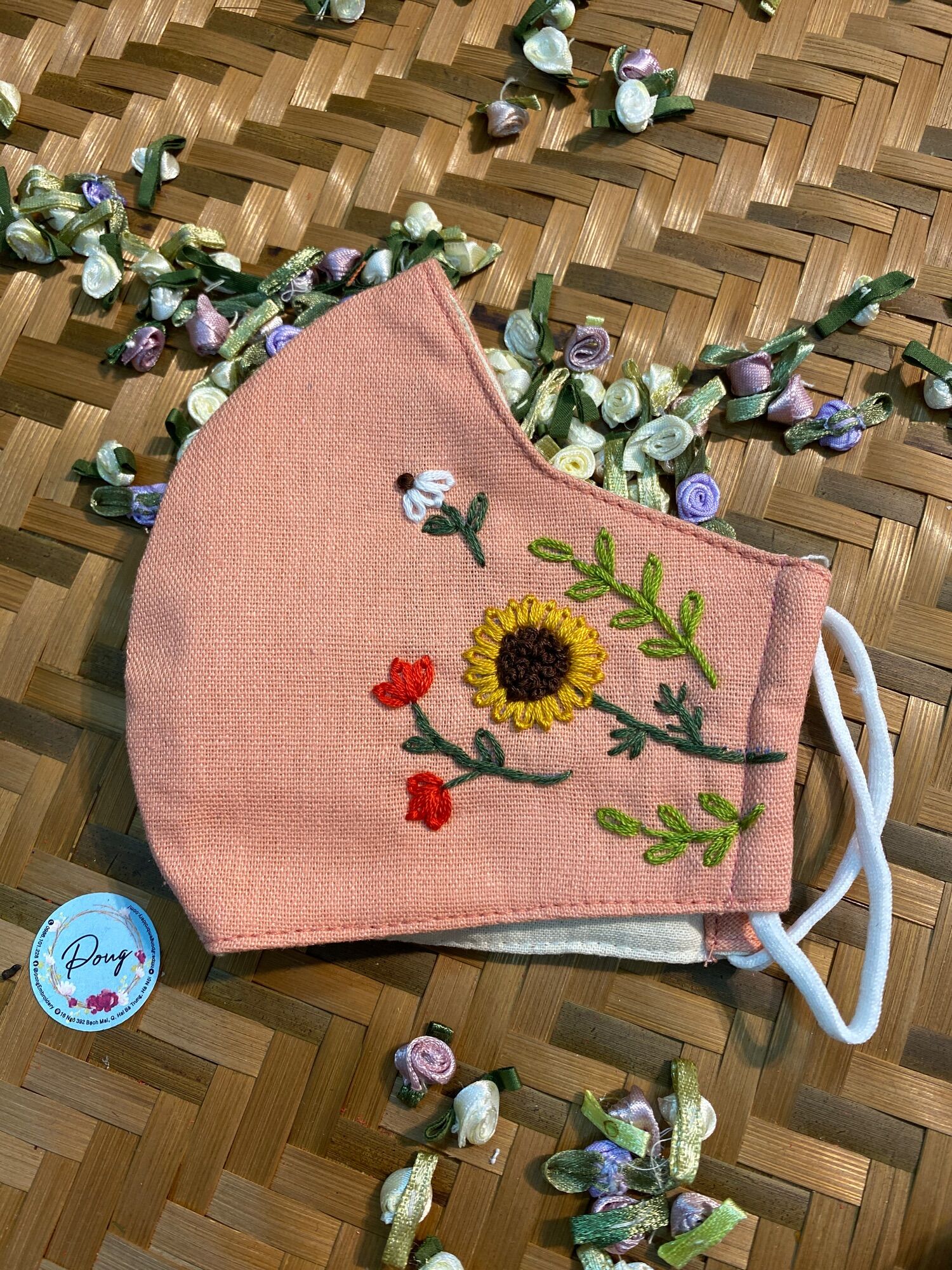 Khẩu trang thêu tay vải linen
