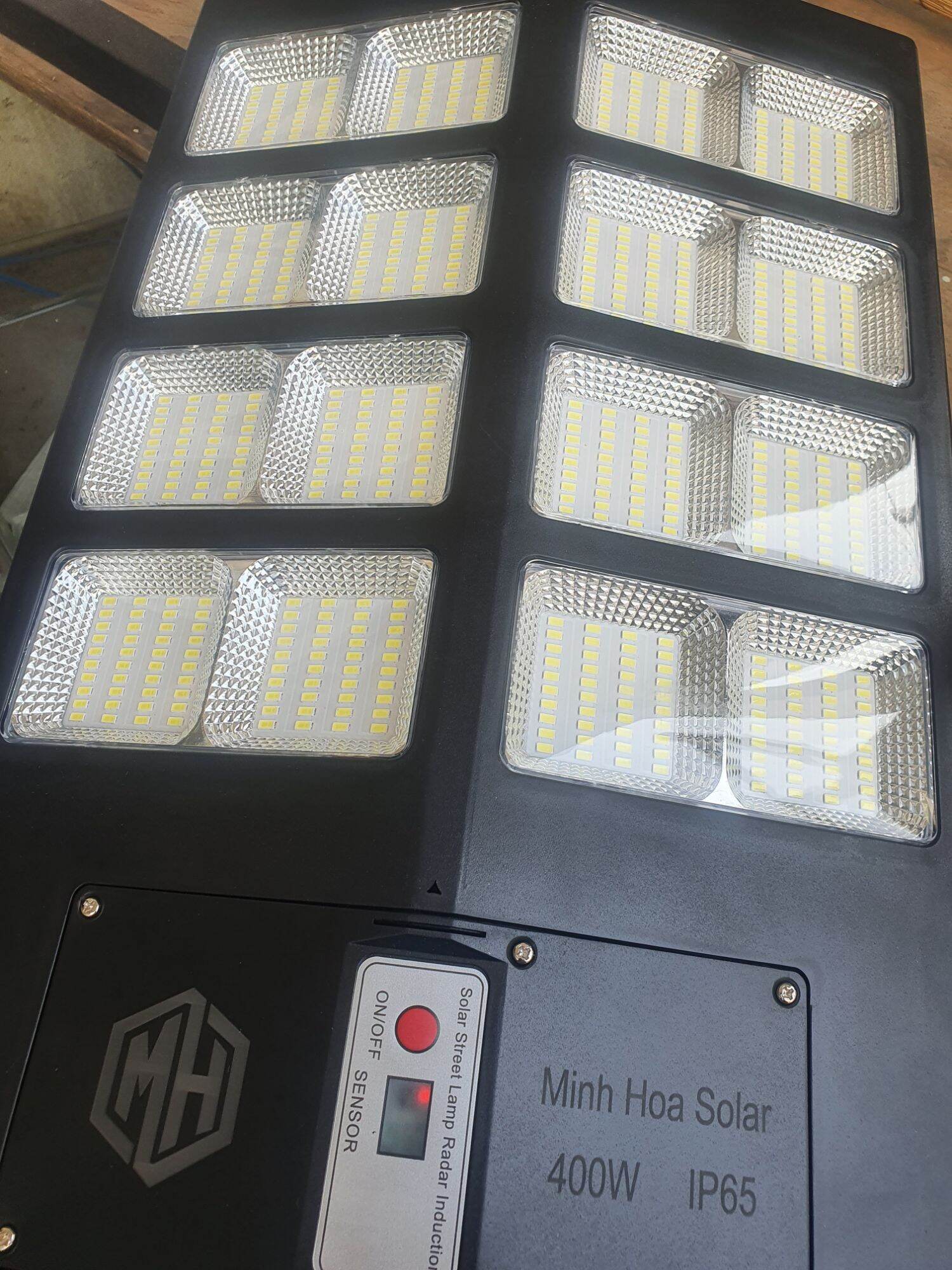 Đèn năng lượng mặt trời 400W