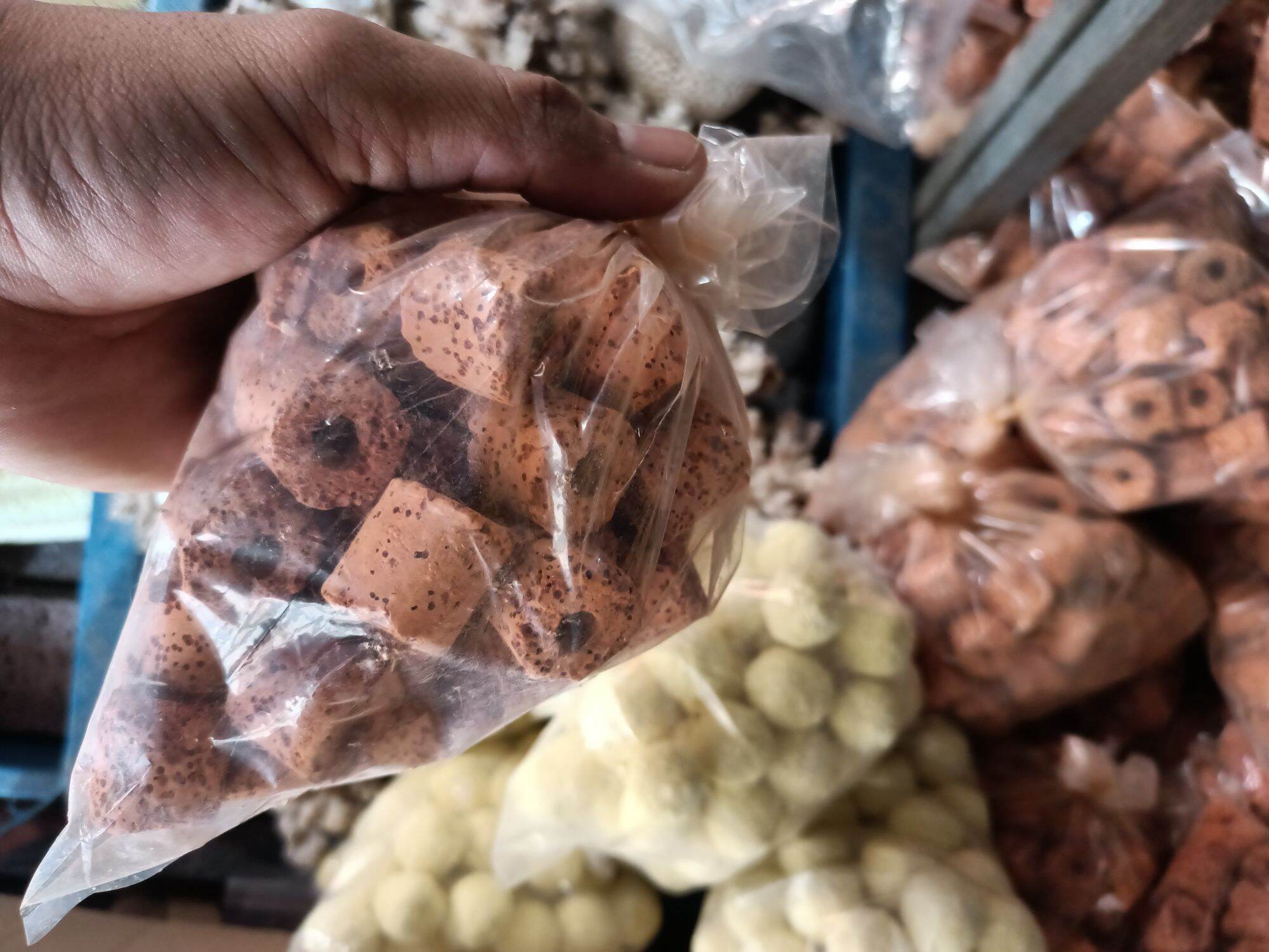 SỨ VIÊN ĐỎ , SỨ VIÊN LỌC NƯỚC CHO HỒ CÁ ( TÚI 500G )
